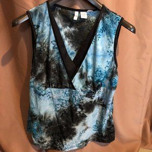 V-neck sleeveless blouse with texture (XL)